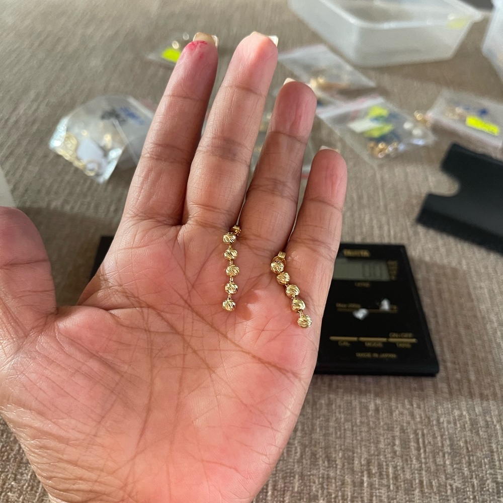 18k Saudi gold drop earrings